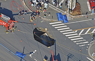 八潮市道路陥没事故